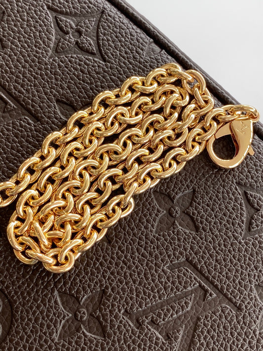 Original quality Easy pouch in a chain
