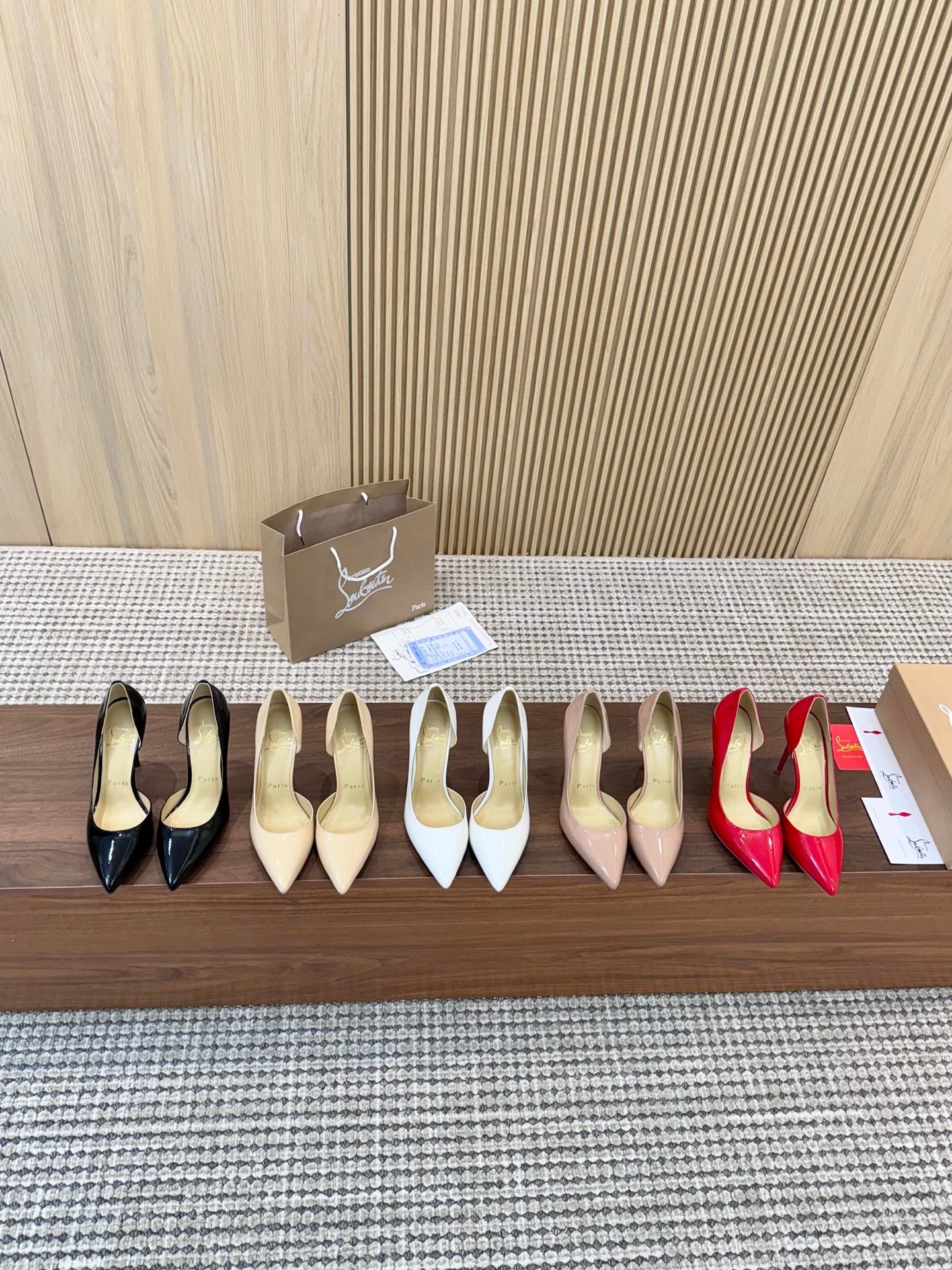 1:1 Christian Louboutin Black Side cut