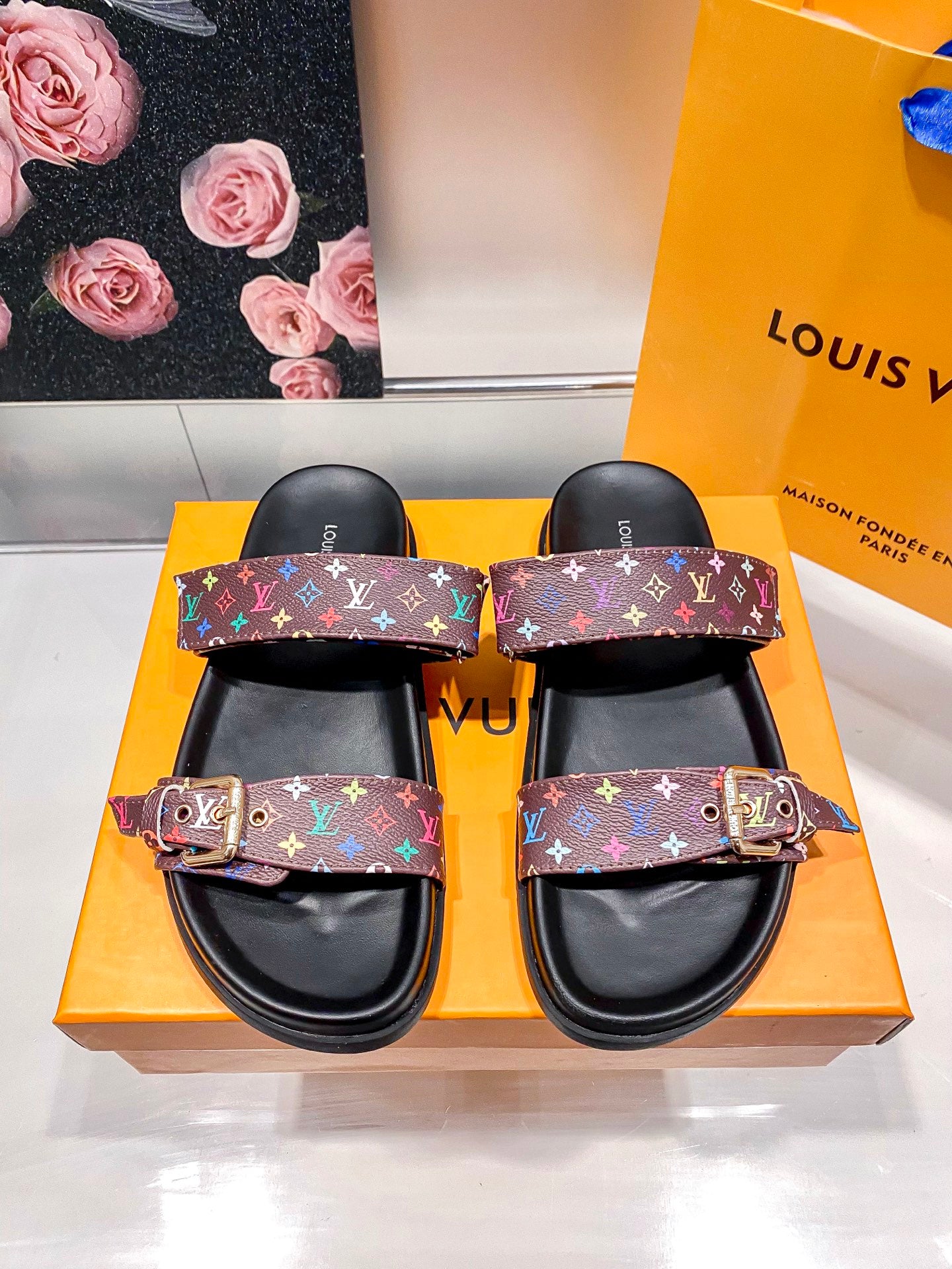 1:1 LV flat sandals