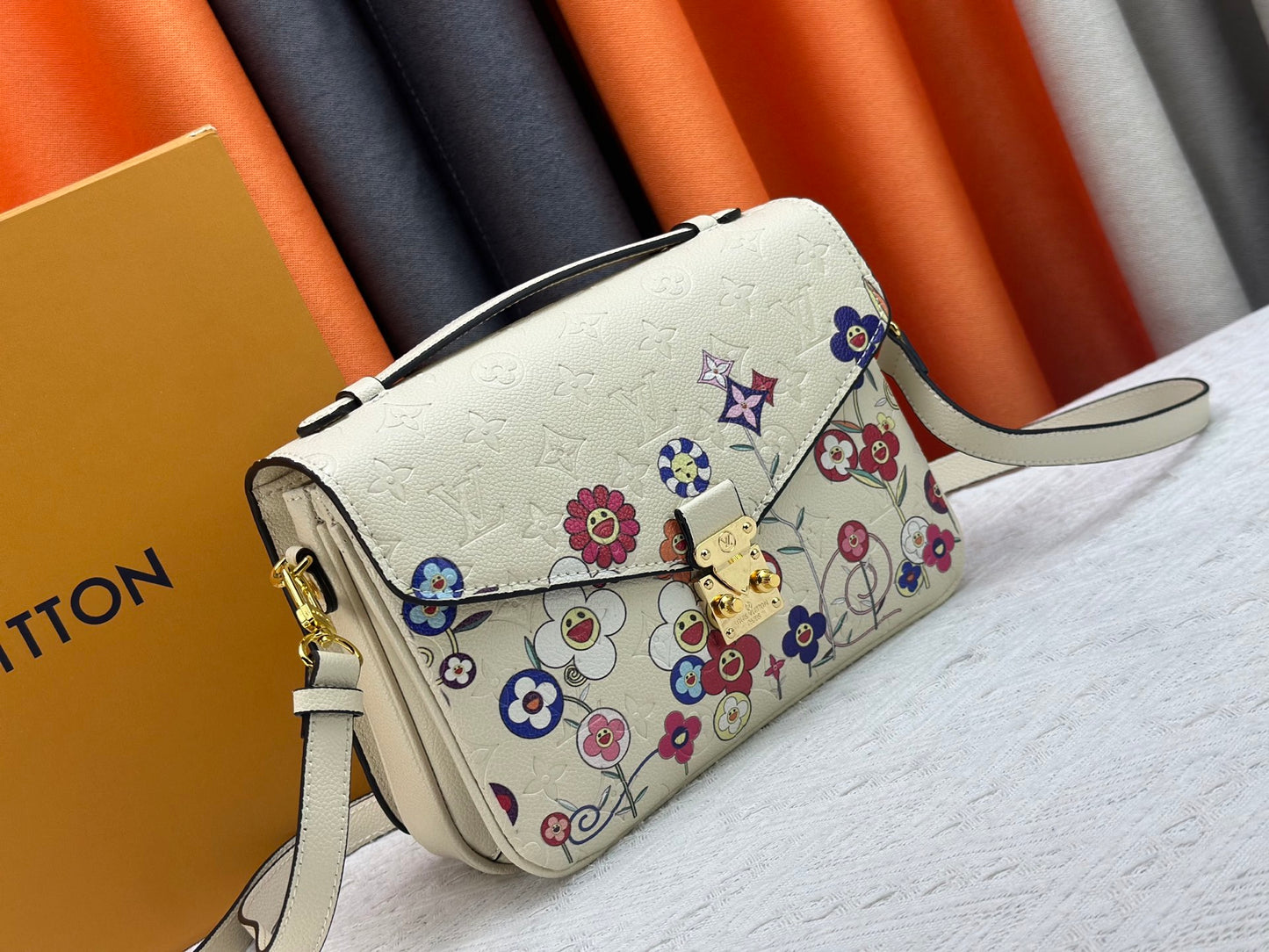 Top quality Beige POCHETTE MÉTIS