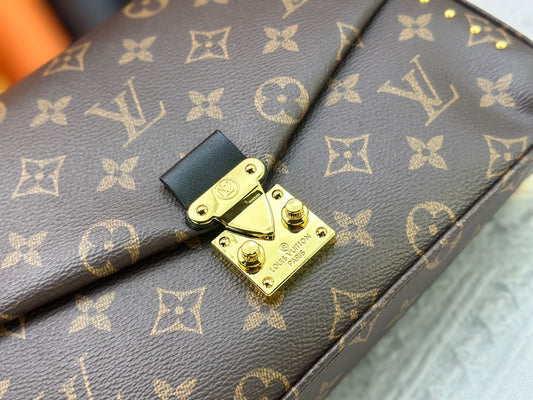 Top-quality Monogram Trunkie