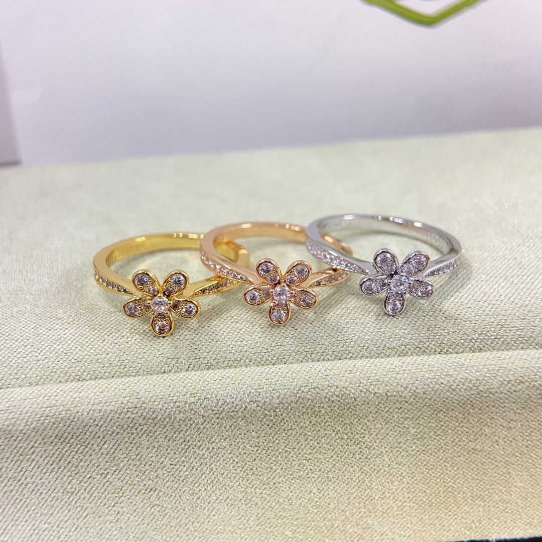 1:1 Van Cleef & Arpels daisy ring