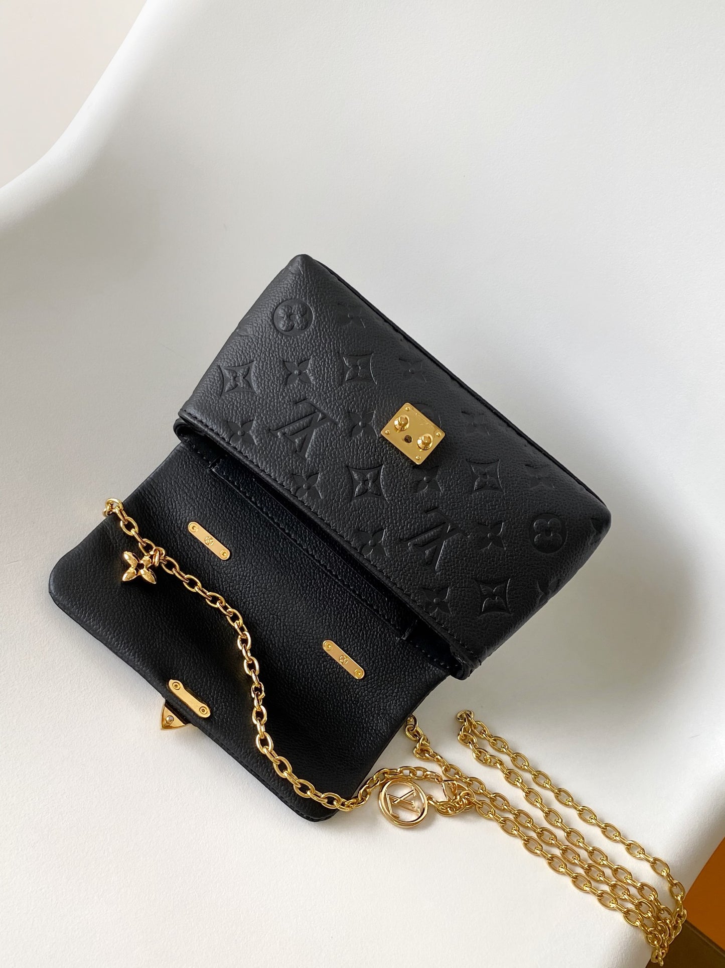 Top-tier Black Nano Madeleine