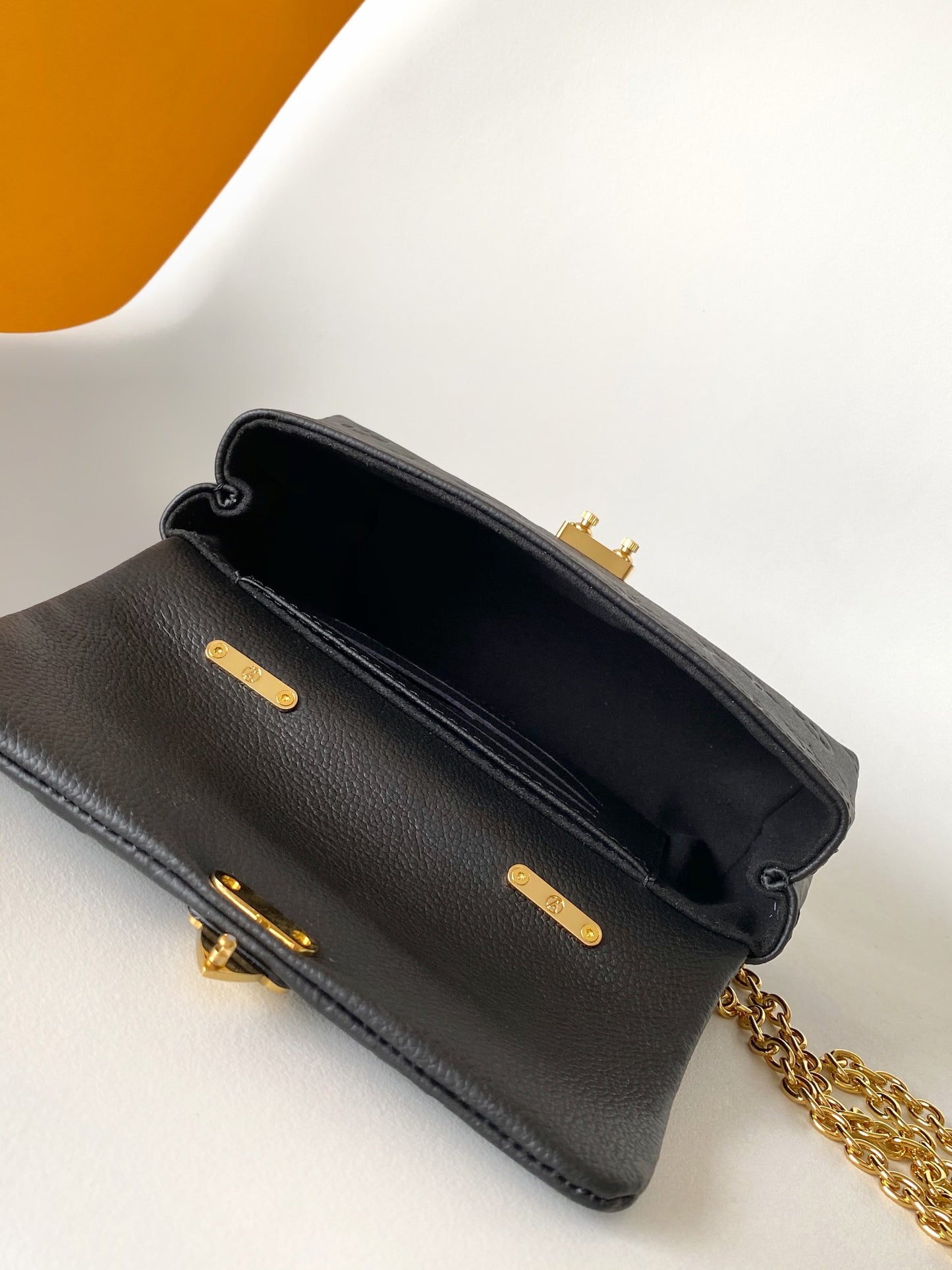 Top-tier Black Nano Madeleine