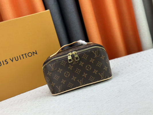 Original quality Louis Vuitton Toiletry Bag