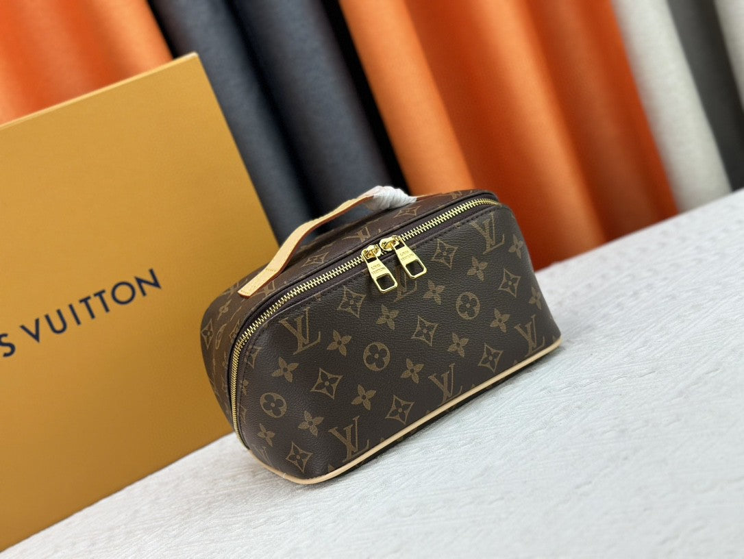Original quality Louis Vuitton Toiletry Bag