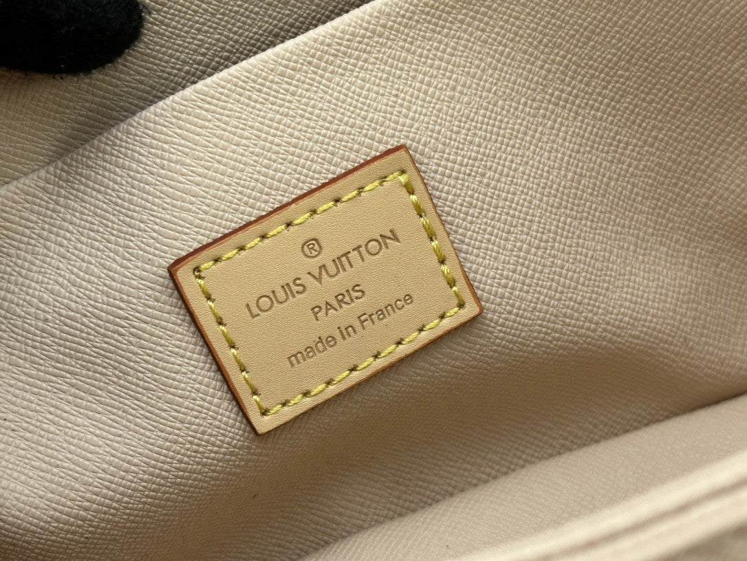 Original quality Louis Vuitton Toiletry Bag