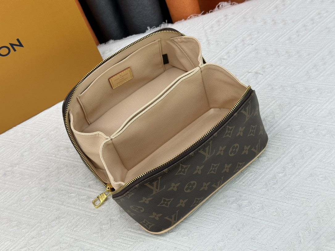 Original quality Louis Vuitton Toiletry Bag
