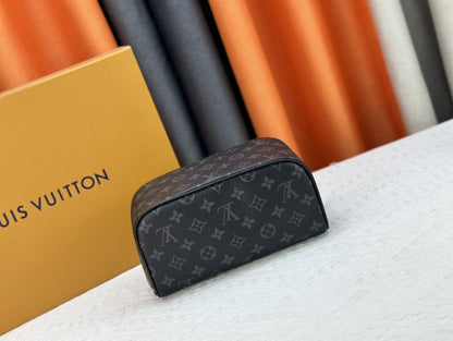 Original quality Louis Vuitton Toiletry Bag