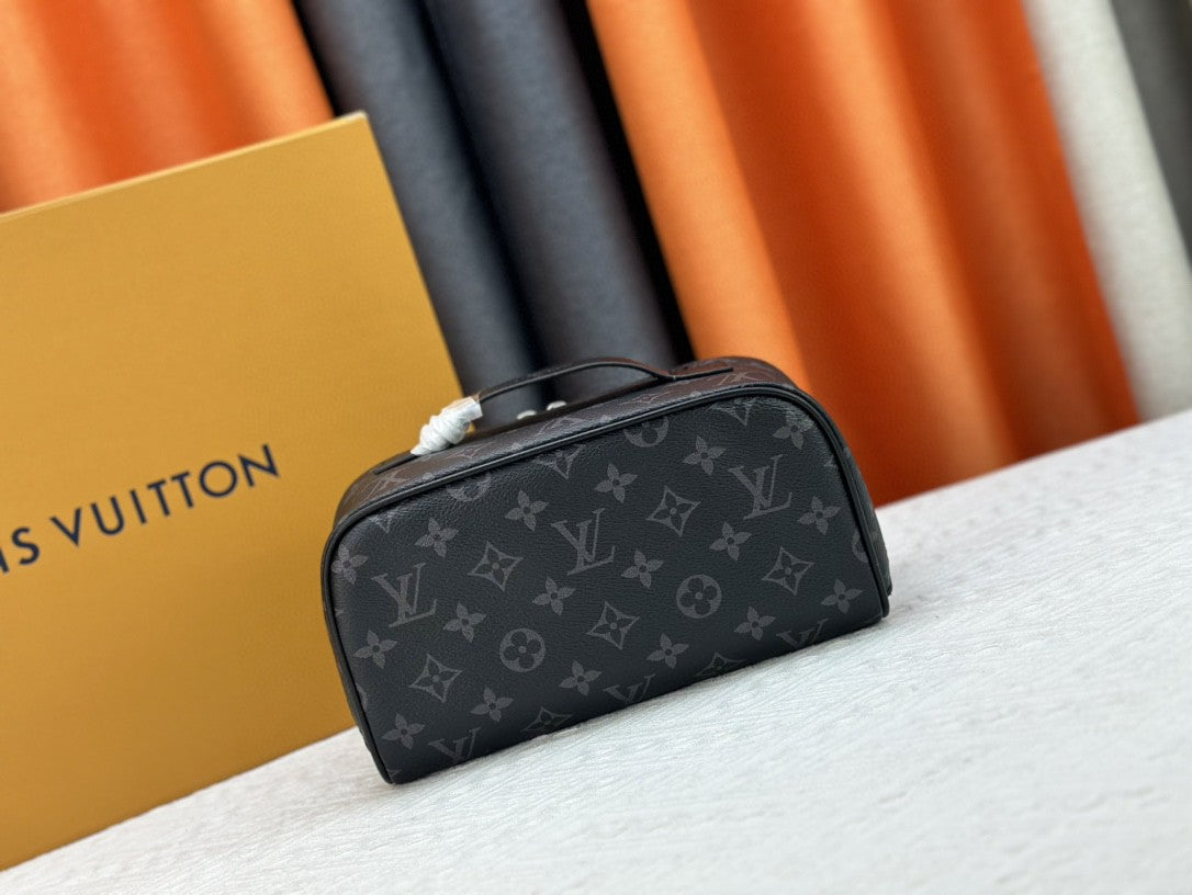 Original quality Louis Vuitton Toiletry Bag