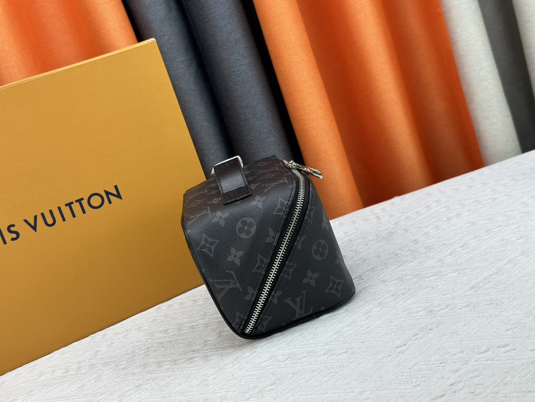 Original quality Louis Vuitton Toiletry Bag