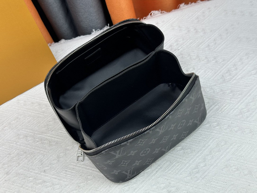 Original quality Louis Vuitton Toiletry Bag