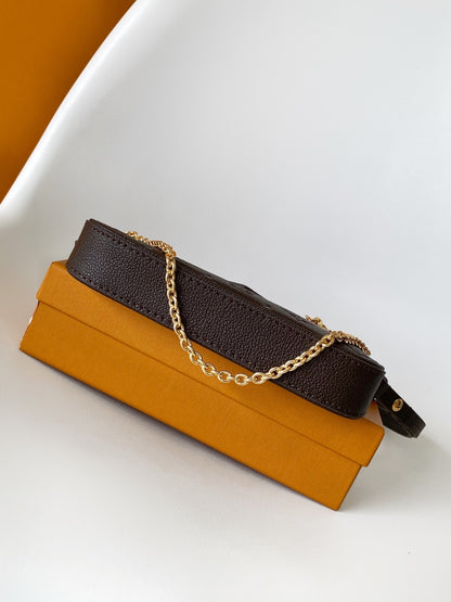 Original quality  Easy pouch in a chain