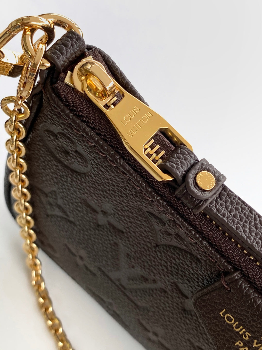 Original quality  Easy pouch in a chain