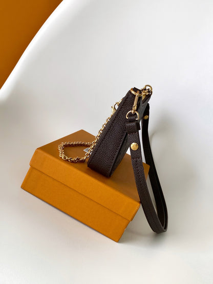 Original quality  Easy pouch in a chain