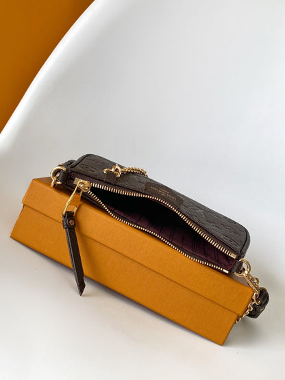 Original quality  Easy pouch in a chain