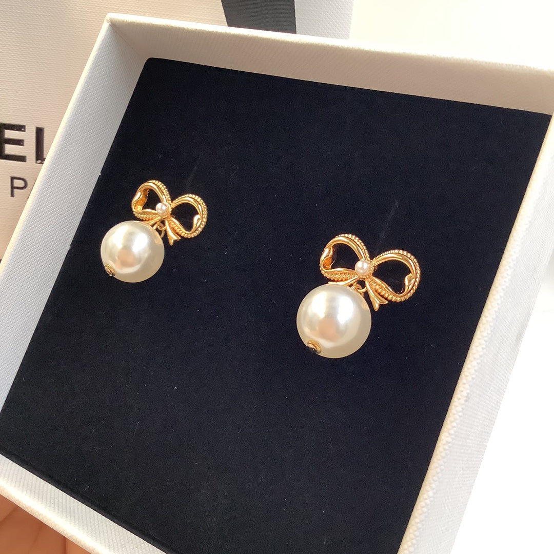 1:1 Celine pearl stud earrings