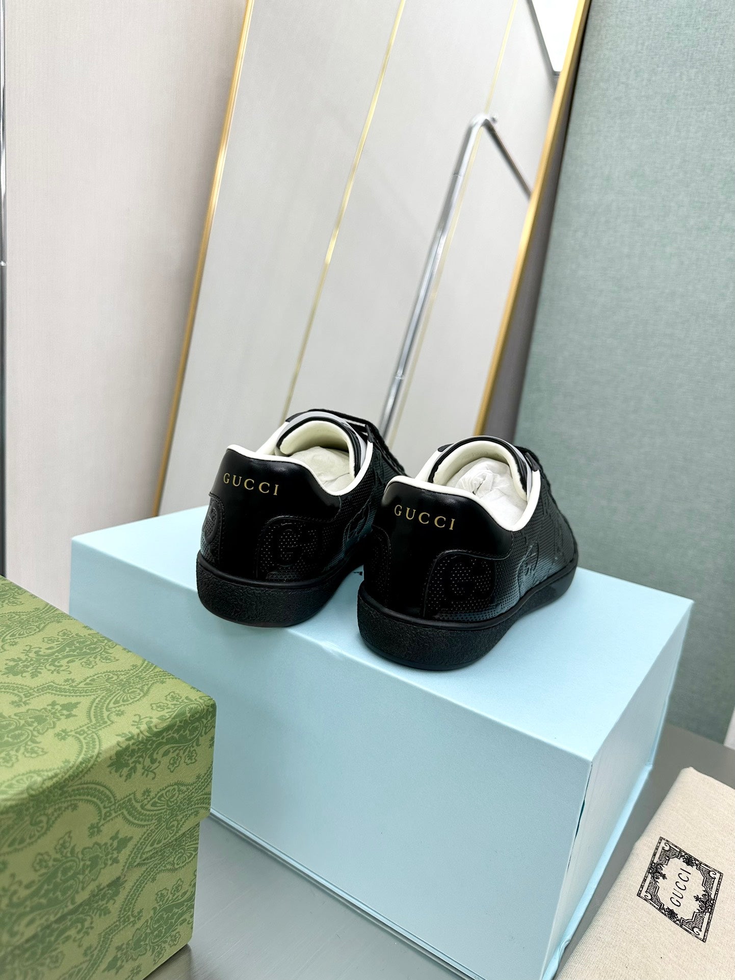 1:1 Gucci Black sneakers