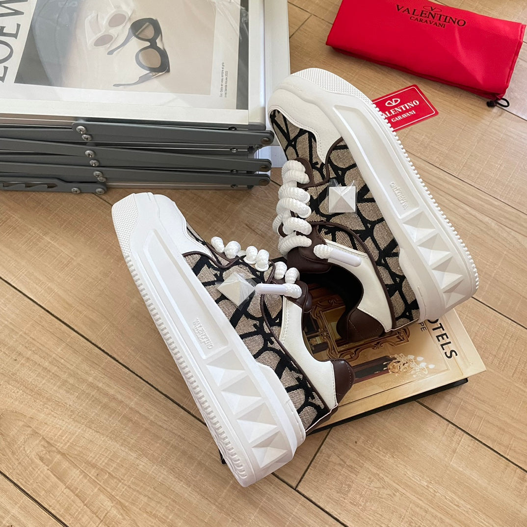1:1 Valentino studded low-top sneakers