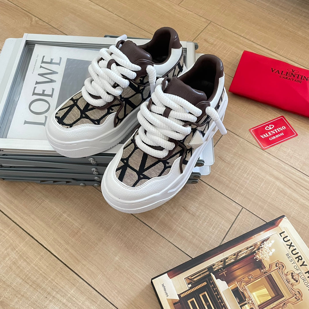 1:1 Valentino studded low-top sneakers