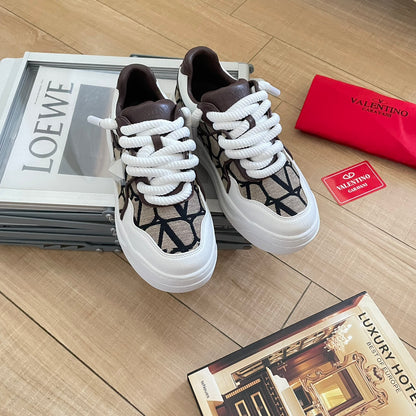 1:1 Valentino studded low-top sneakers