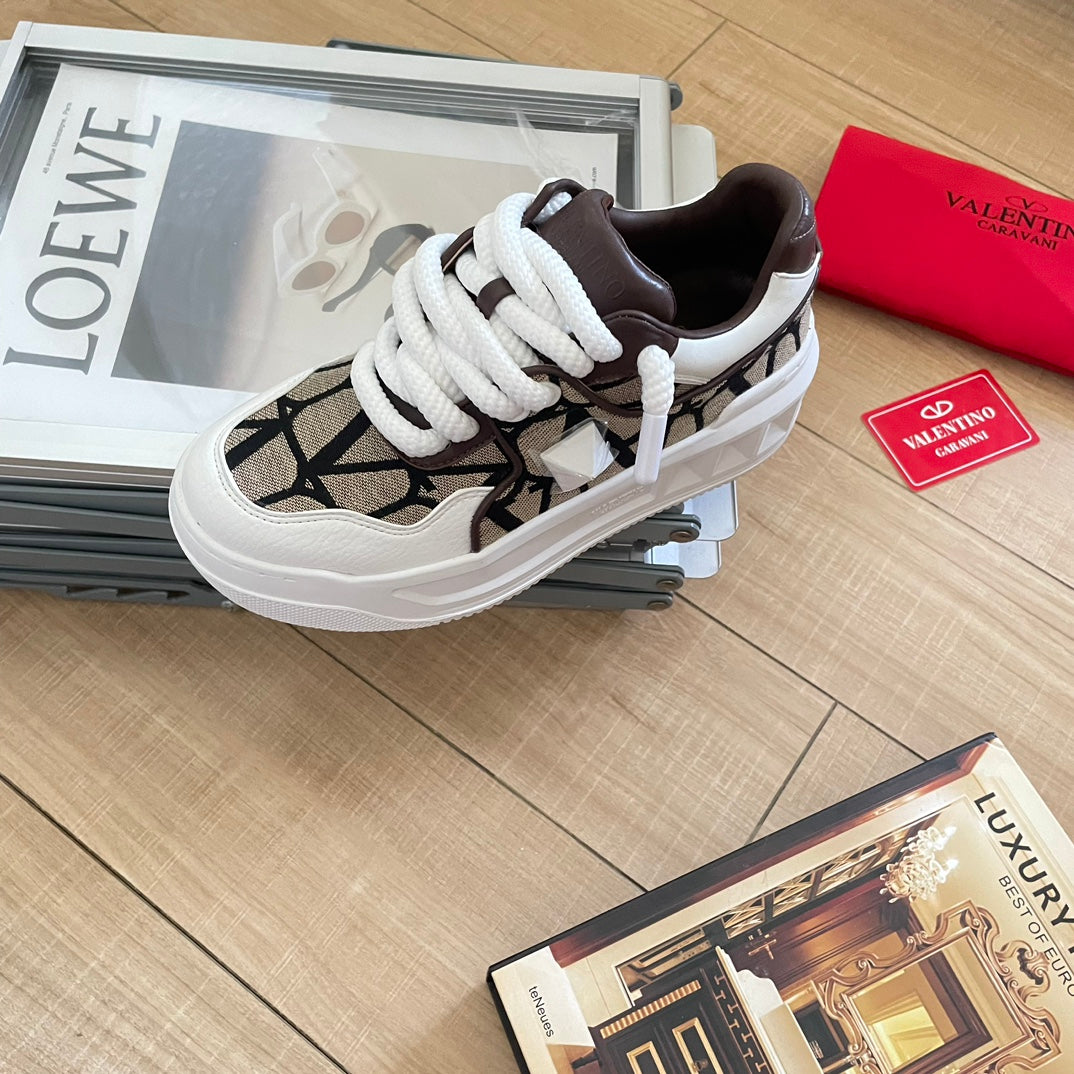 1:1 Valentino studded low-top sneakers