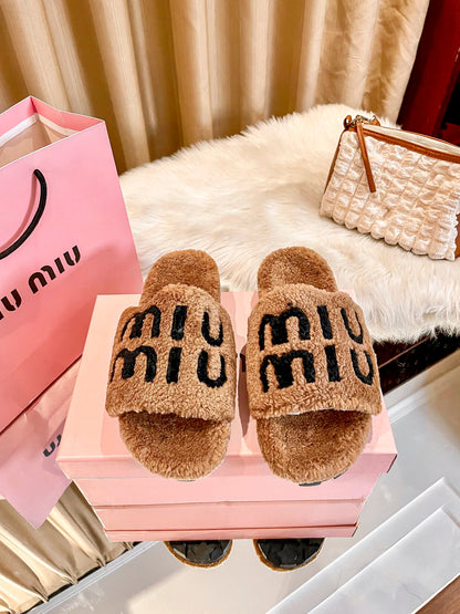 1:1 MiuMiu 2024 Fall/Winter Furry Slippers