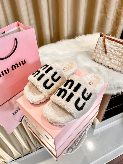 1:1 MiuMiu 2024 Fall/Winter Furry Slippers