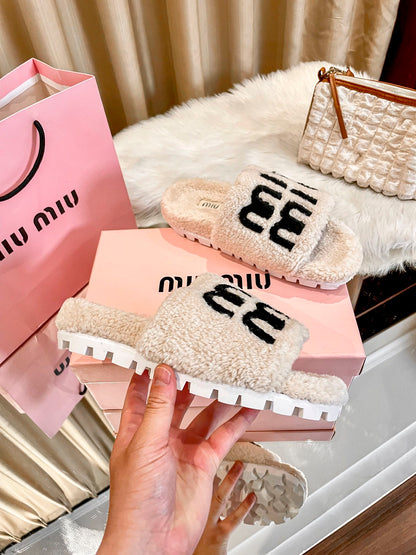 1:1 MiuMiu 2024 Fall/Winter Furry Slippers
