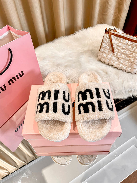 1:1 MiuMiu 2024 Fall/Winter Furry Slippers