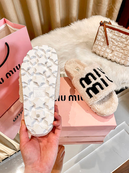 1:1 MiuMiu 2024 Fall/Winter Furry Slippers