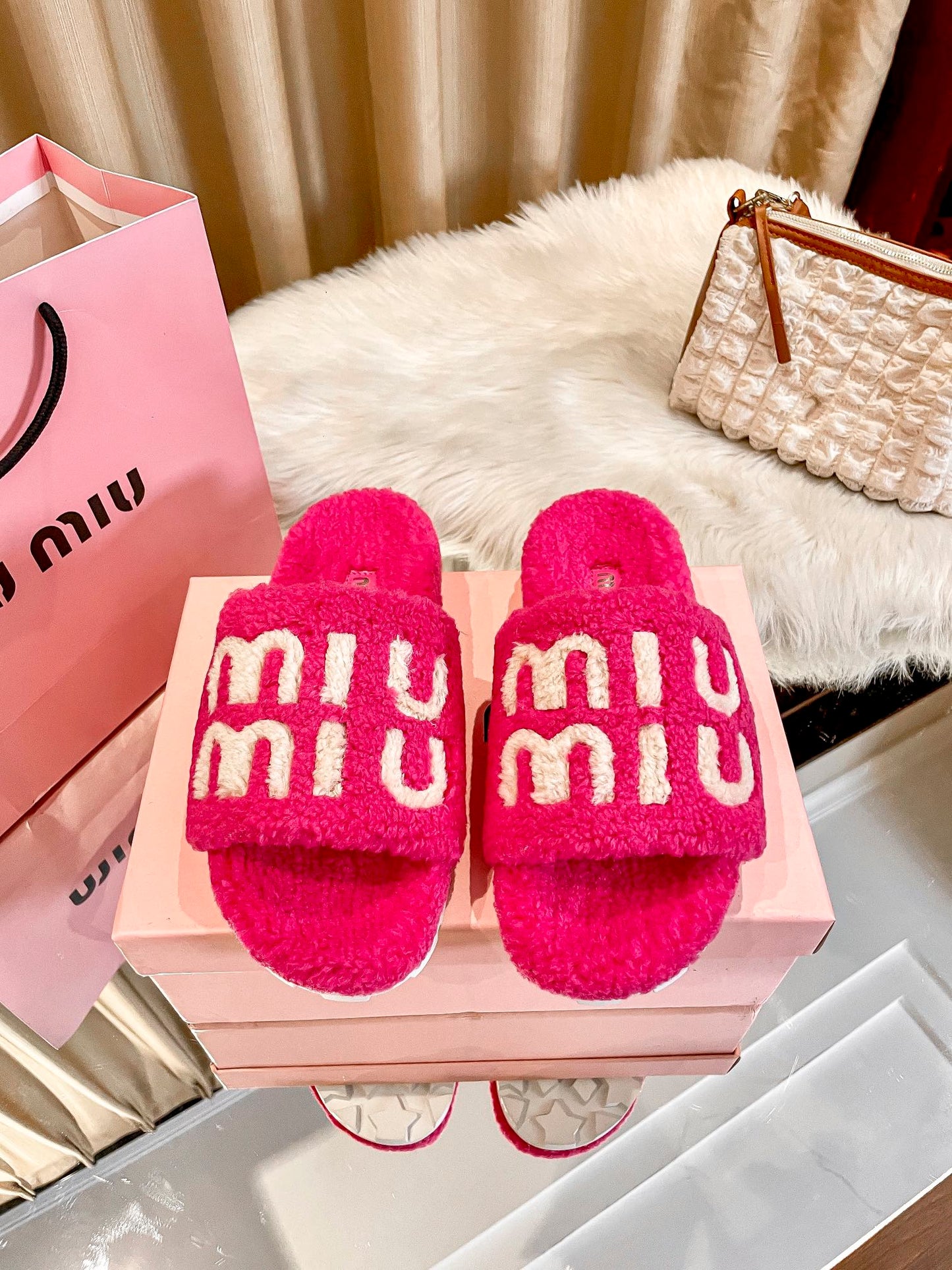 1:1 MiuMiu 2024 Fall/Winter Furry Slippers