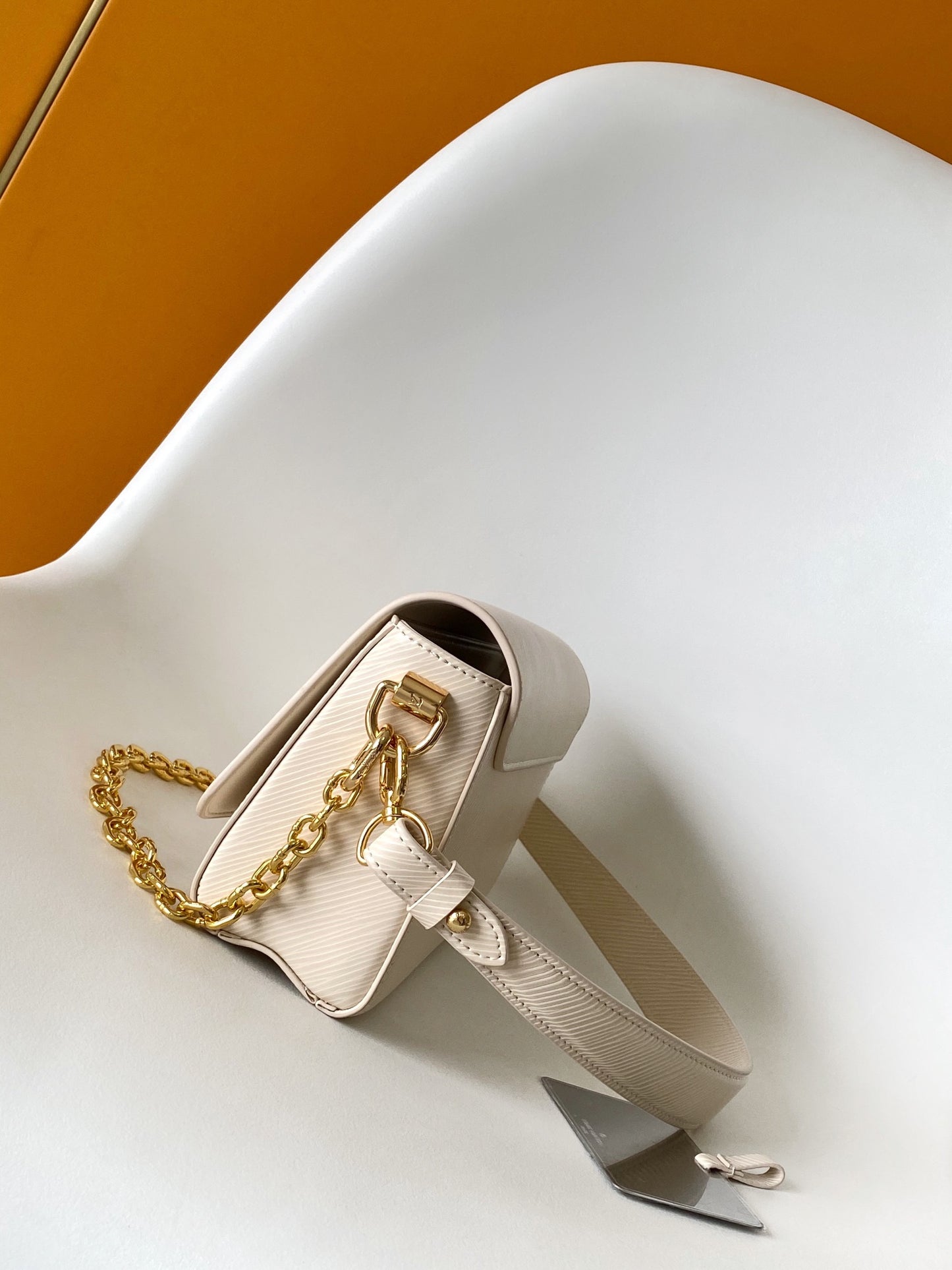 Top-tier Warrior Water Ripple Chain Bag