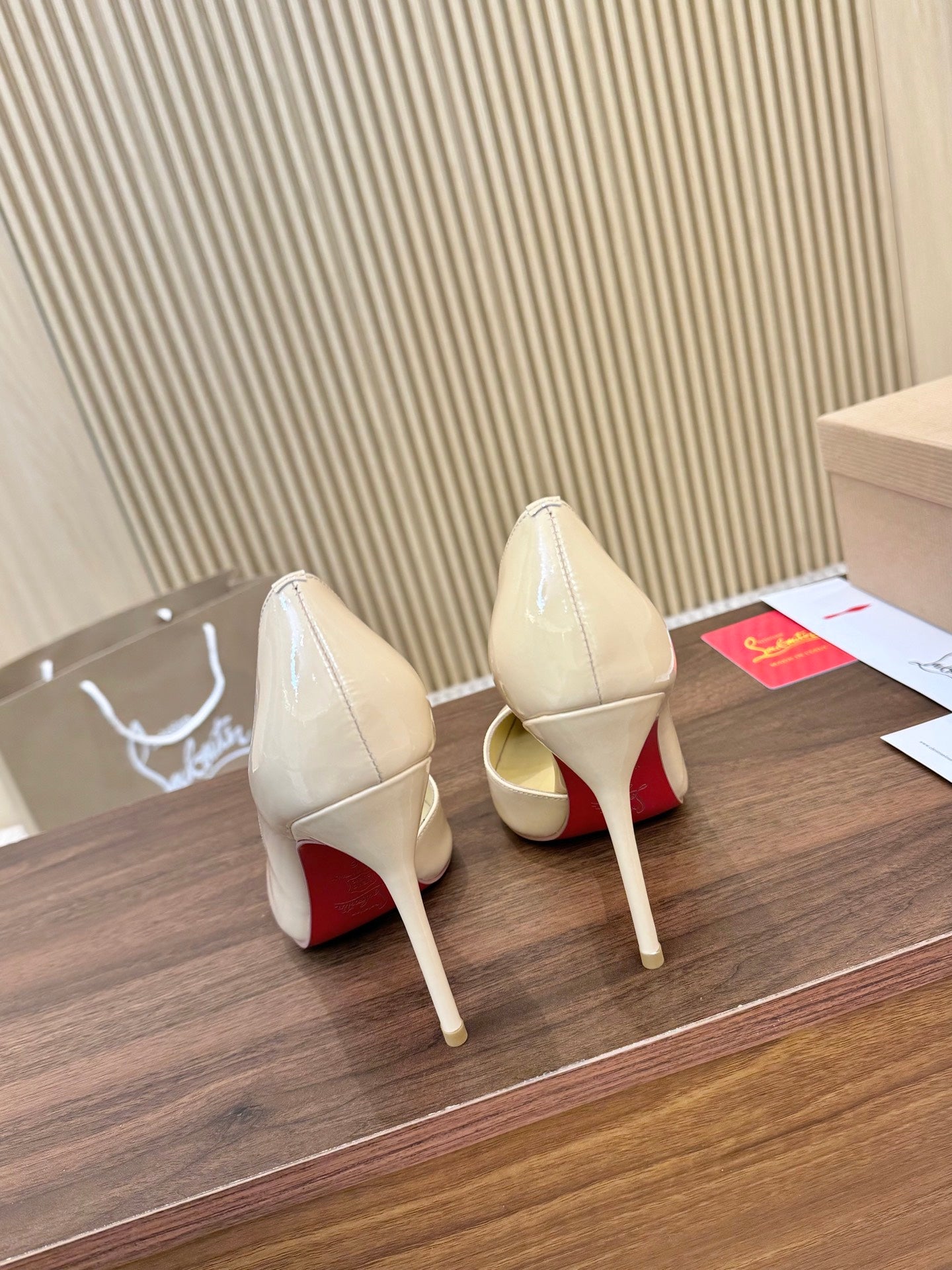 1:1 Christian Louboutin Beige Side cut