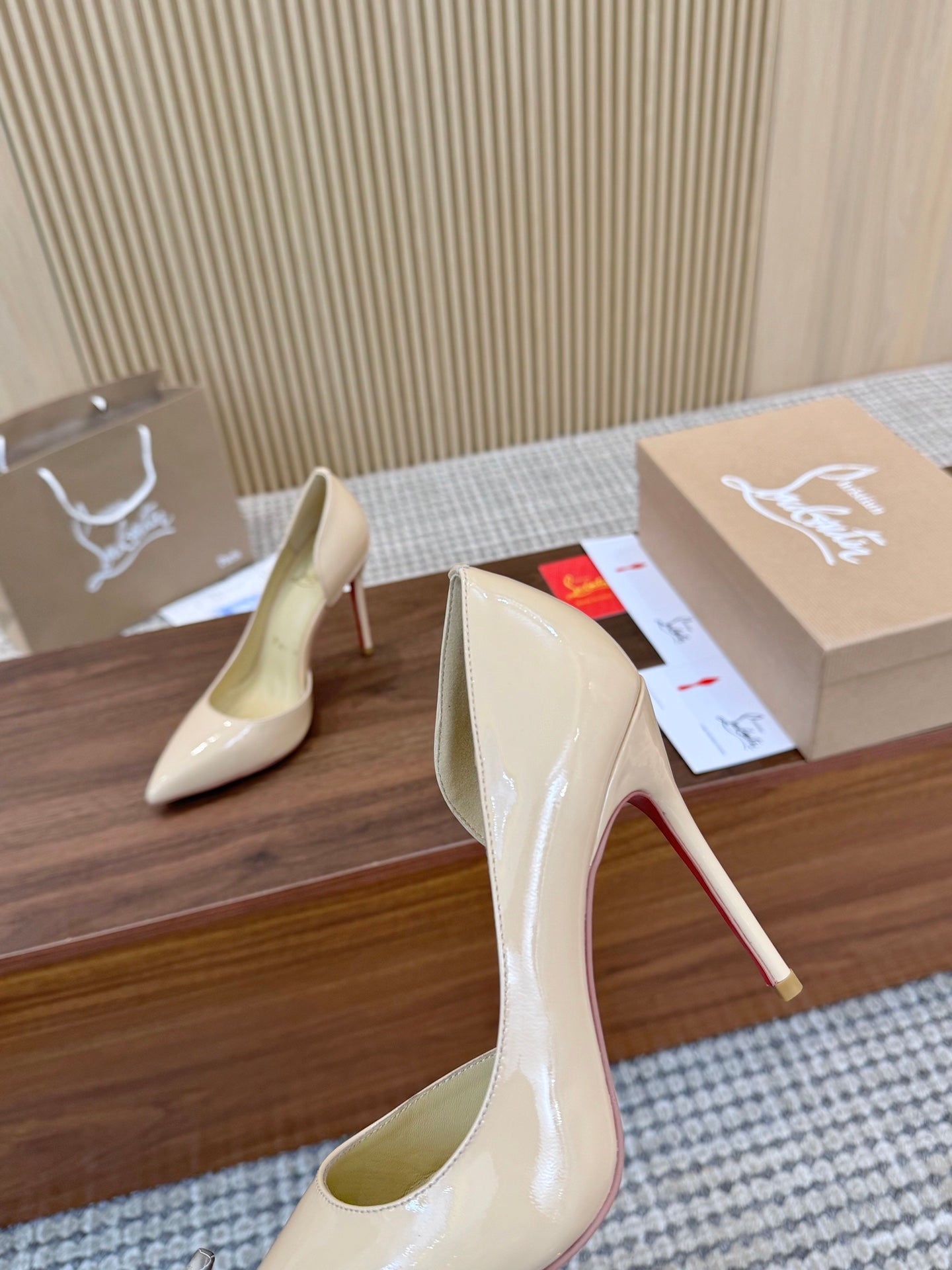 1:1 Christian Louboutin Beige Side cut