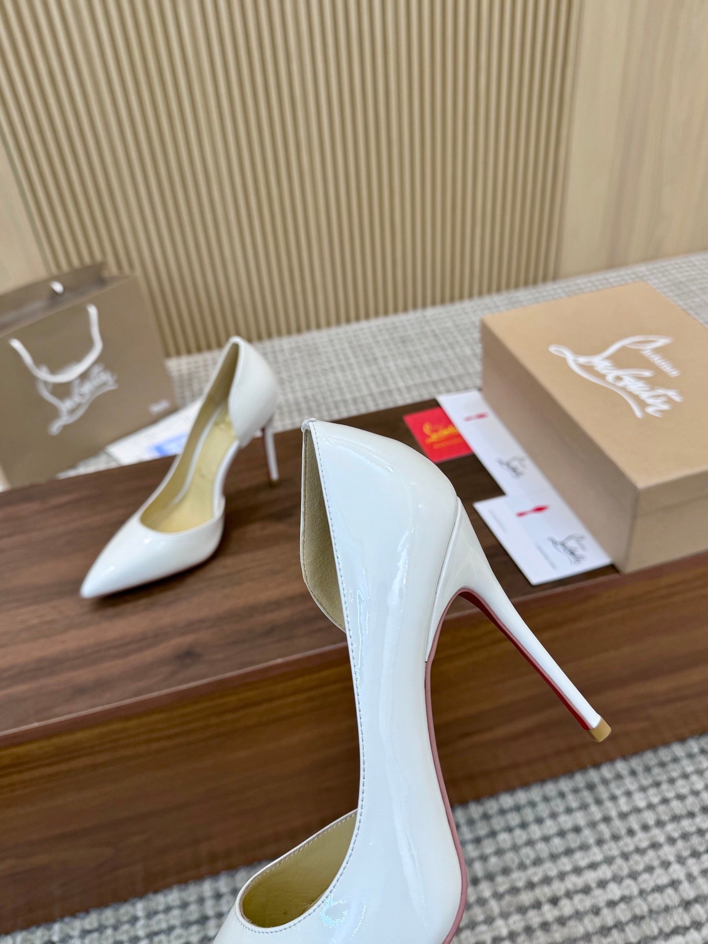 1:1 Christian Louboutin White Side cut