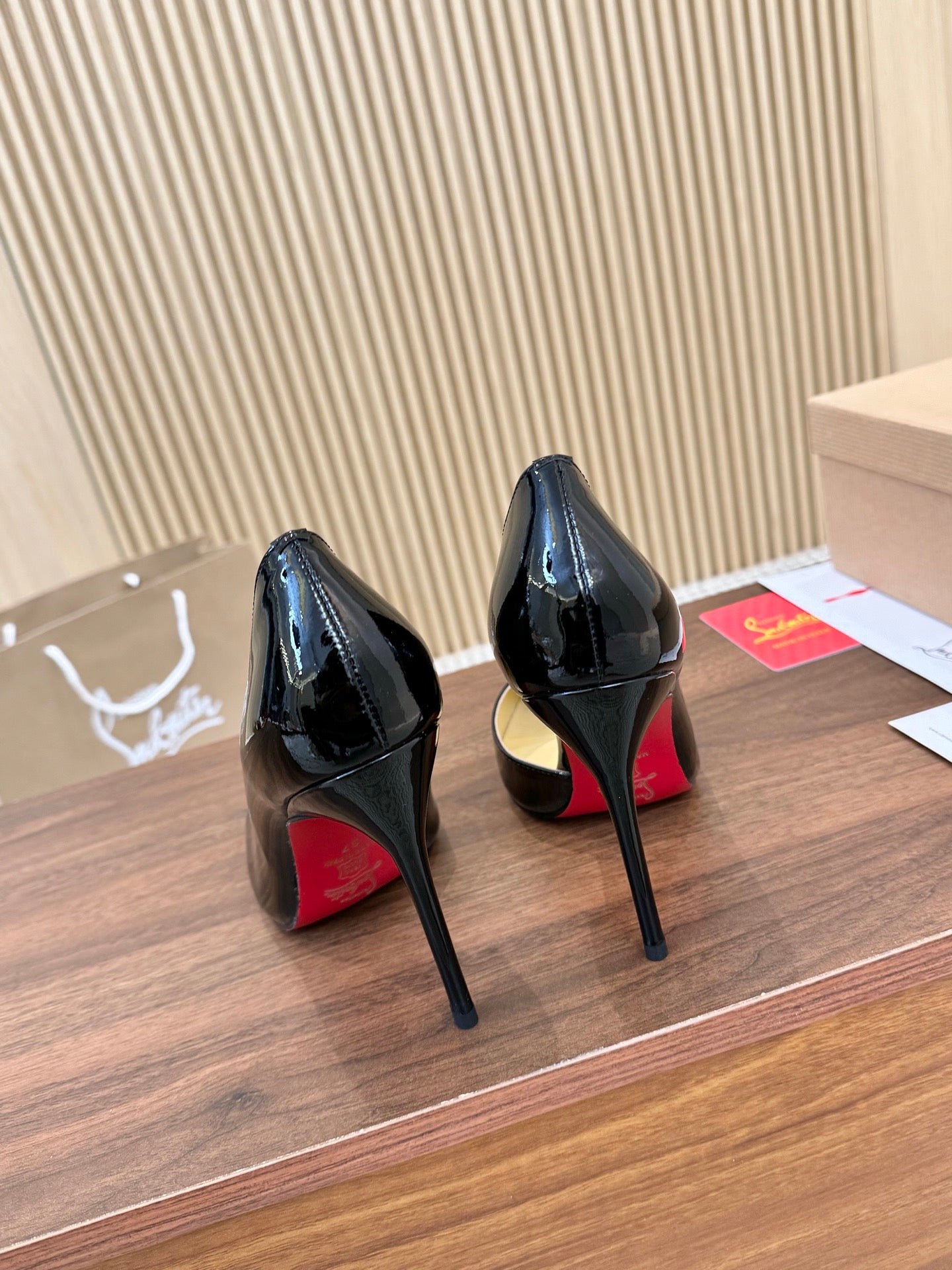 1:1 Christian Louboutin Black Side cut