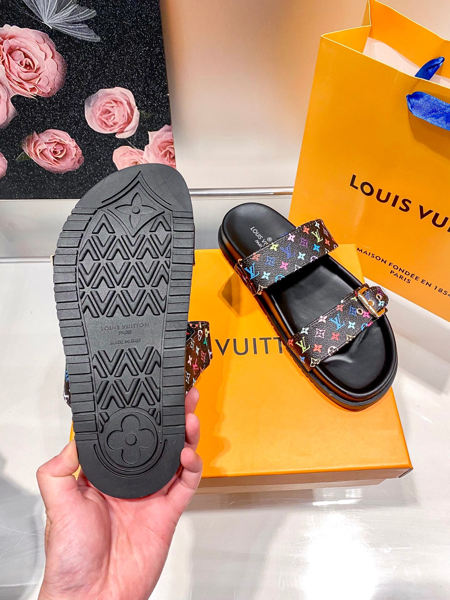 1:1 LV flat sandals