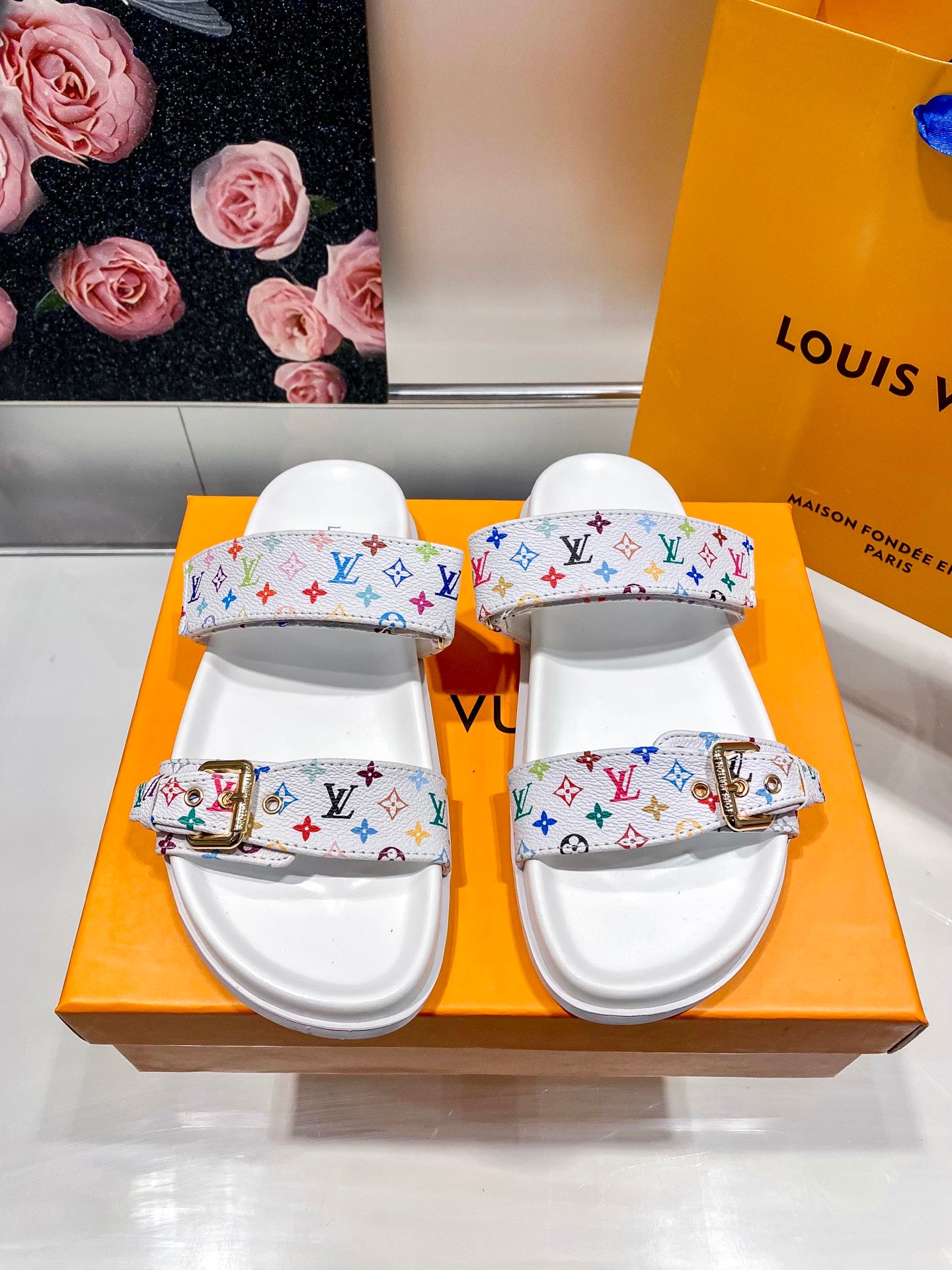 1:1 LV flat sandals