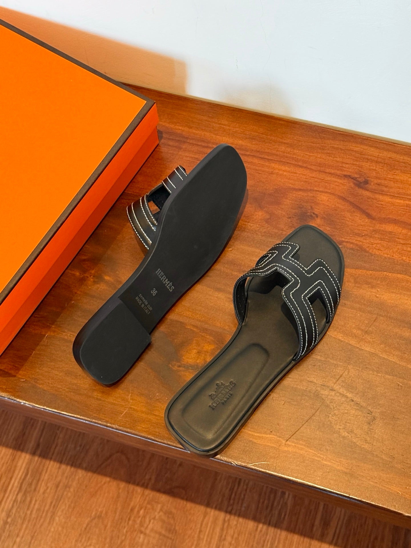 1:1 Hermes Embroidered H-Shaped Slippers