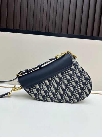 1:1 Soft Saddle Bag