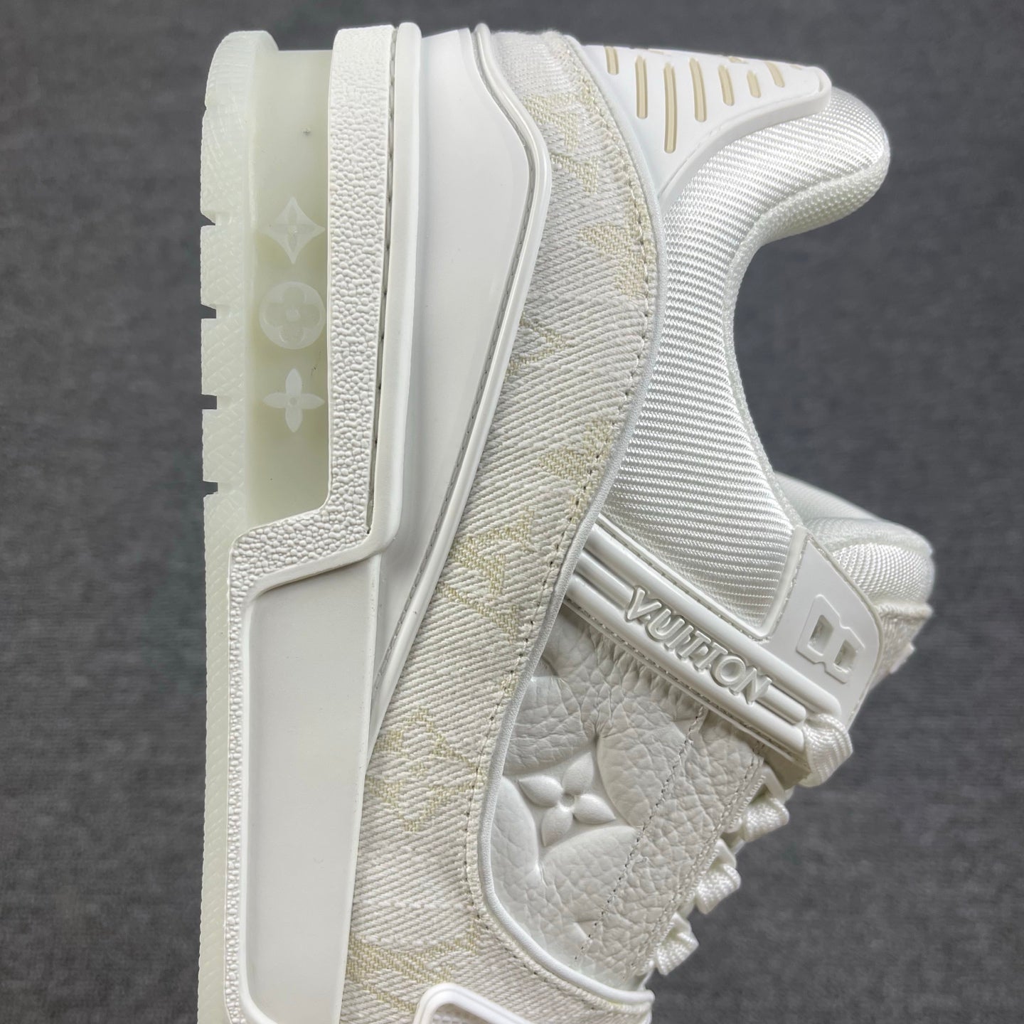 1:1 LV Grey Trainer Couple Sneakers