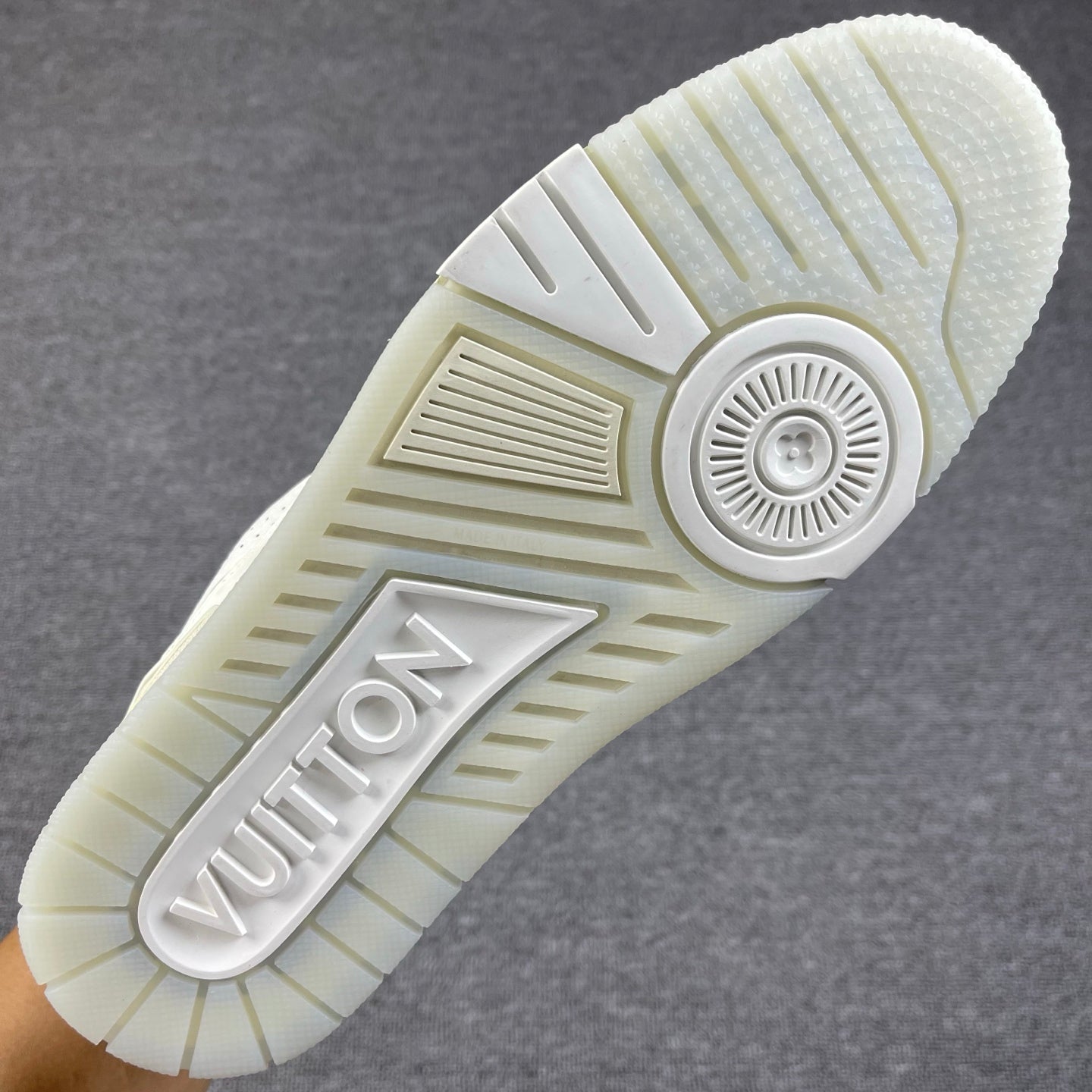 1:1 LV Beige Trainer Couple Sneakers