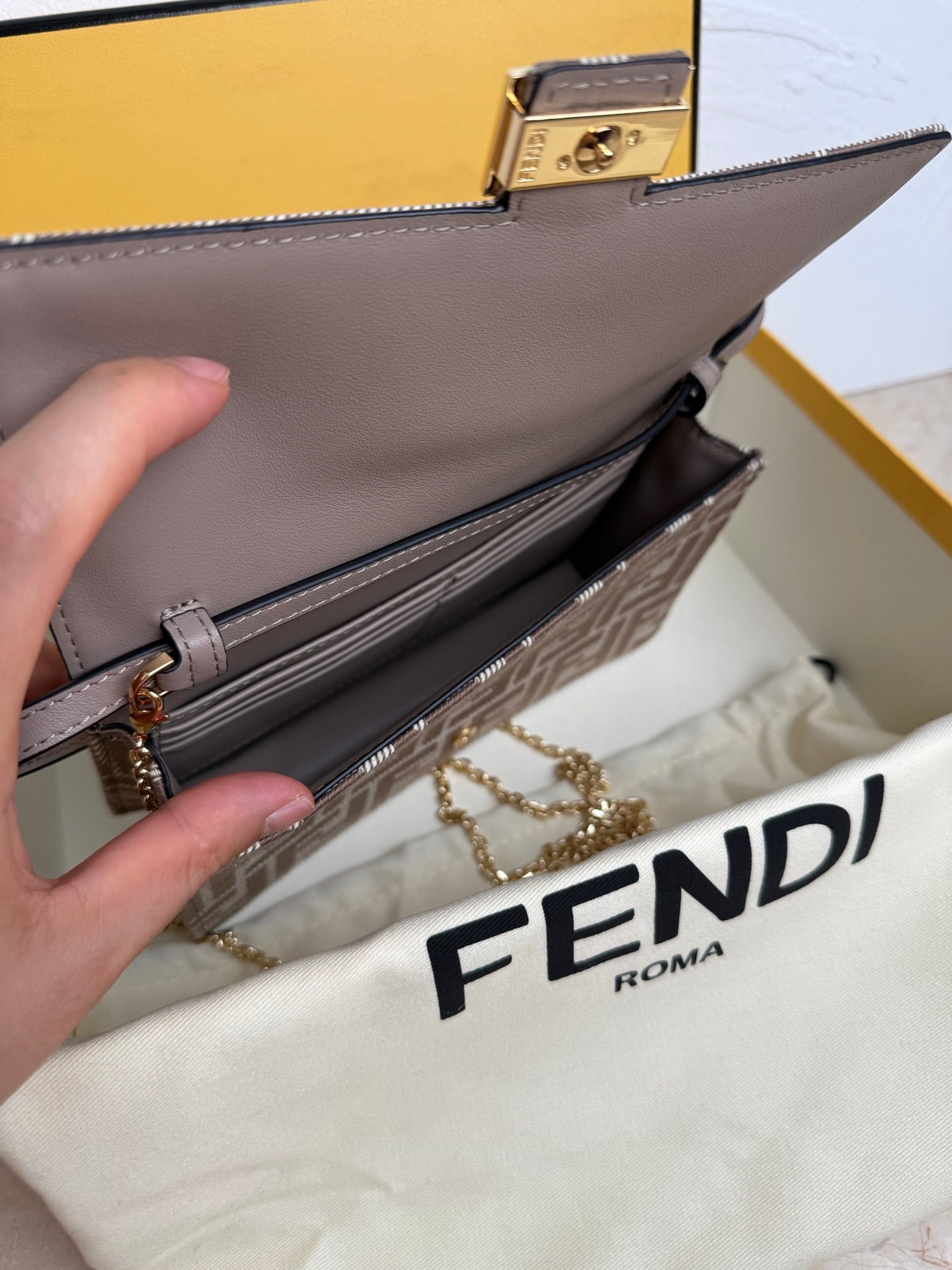 Top-tier Compact Baguette wallet