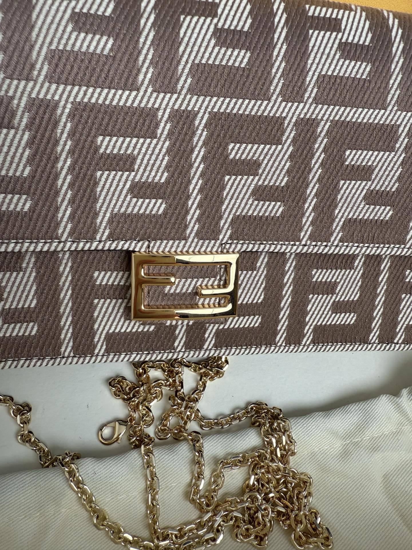 Top-tier Compact Baguette wallet