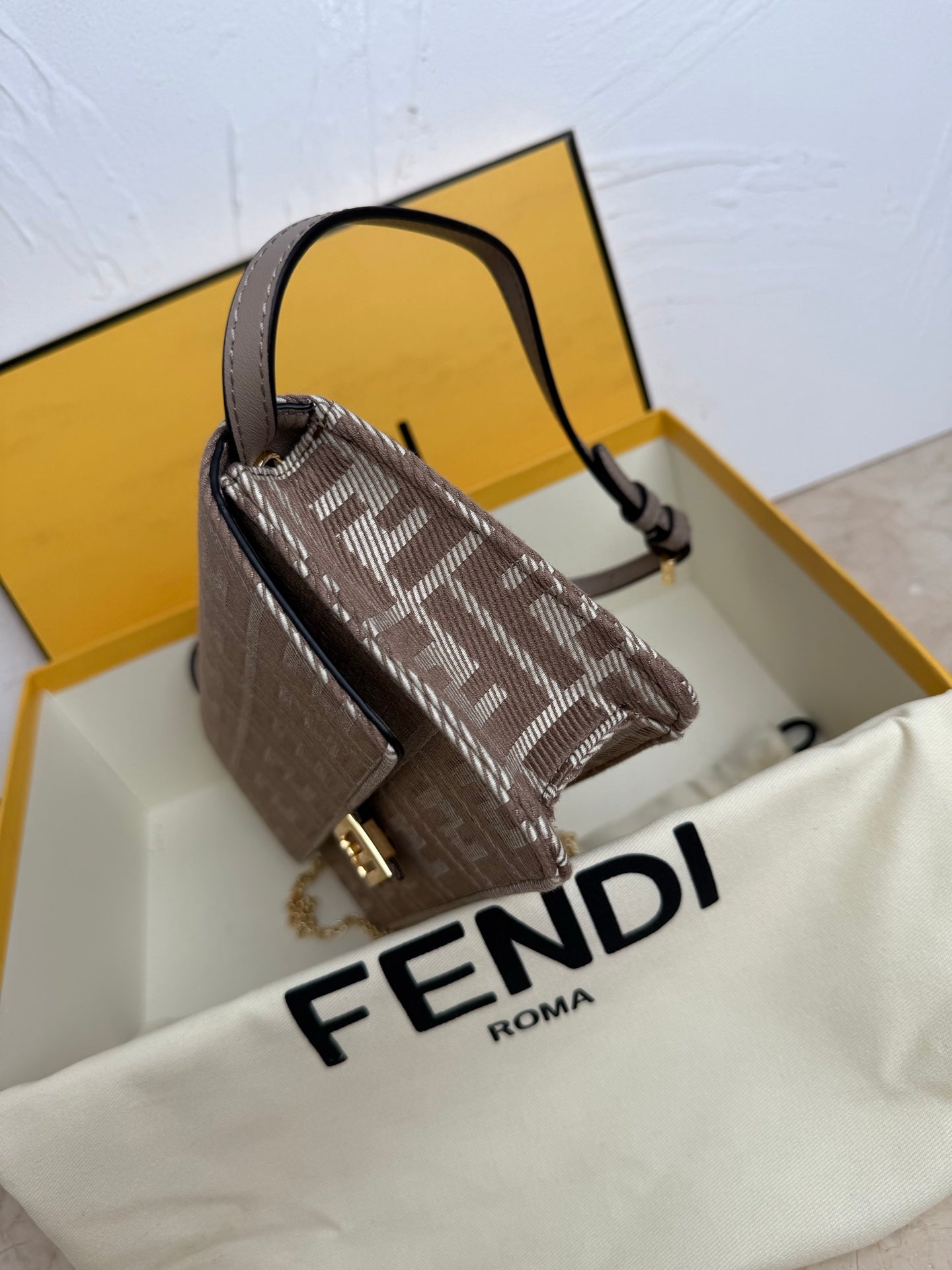 Top-tier Compact Baguette wallet