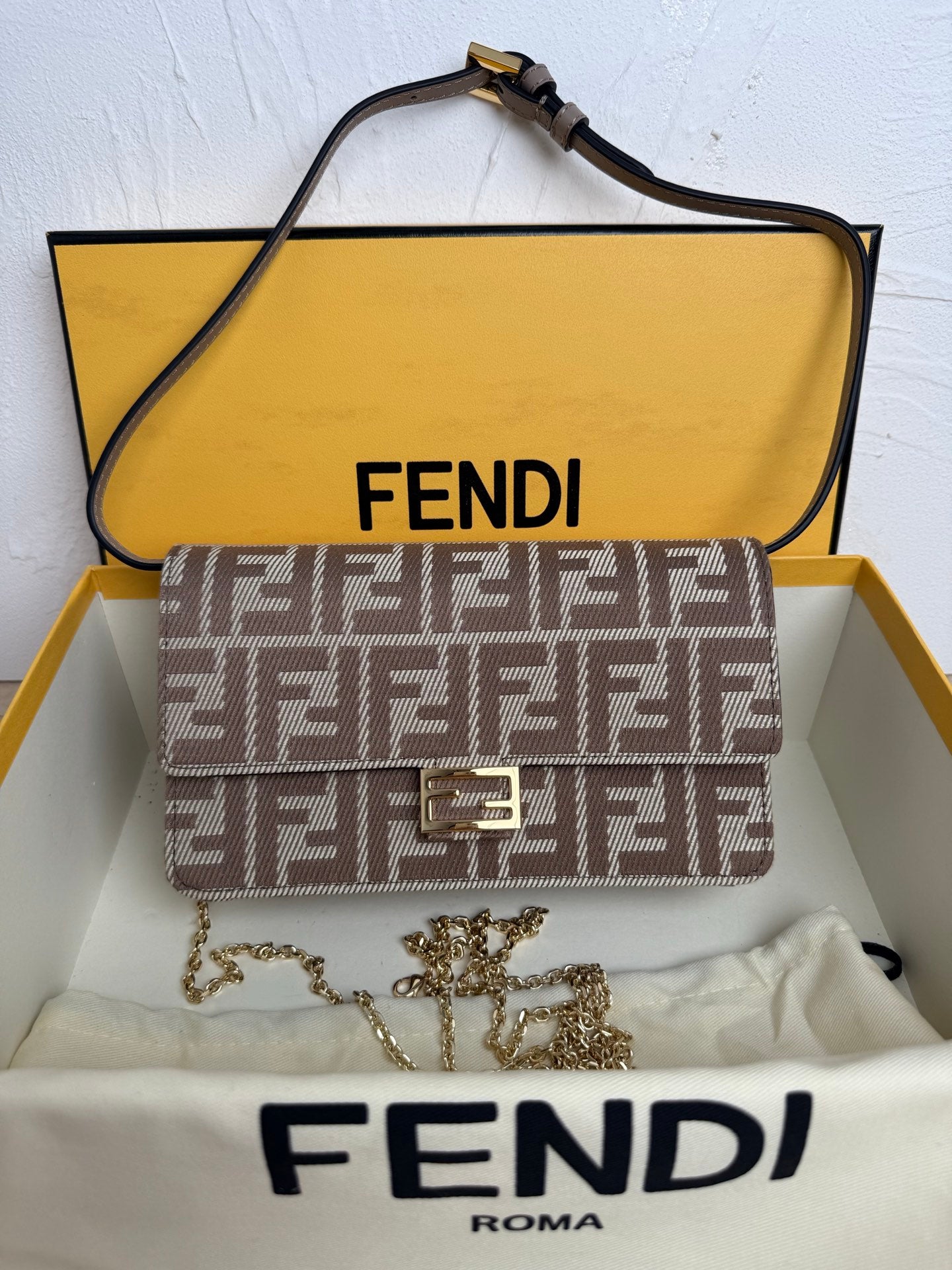 Top-tier Compact Baguette wallet