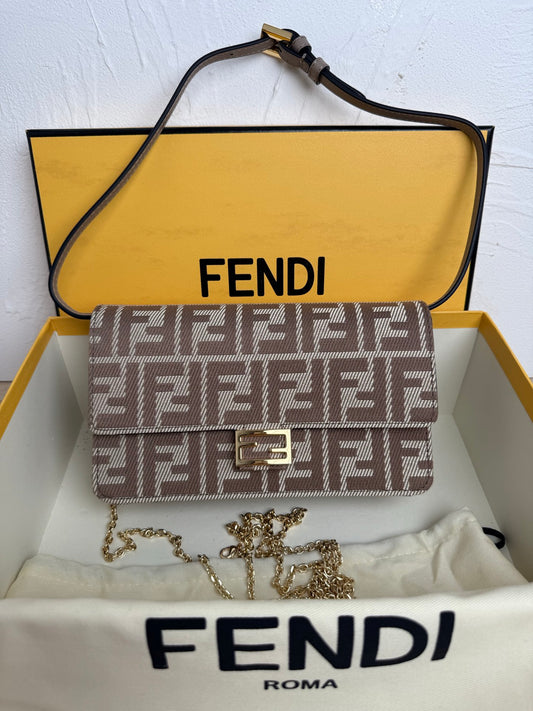 Top-tier Compact Baguette wallet