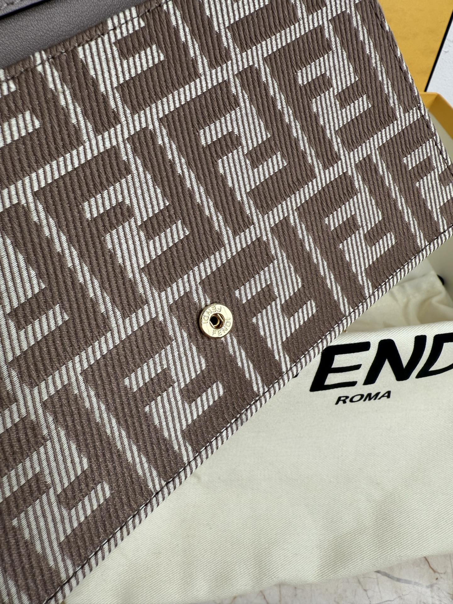 Top-tier Compact Baguette wallet