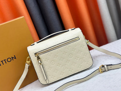 Top quality Beige POCHETTE MÉTIS